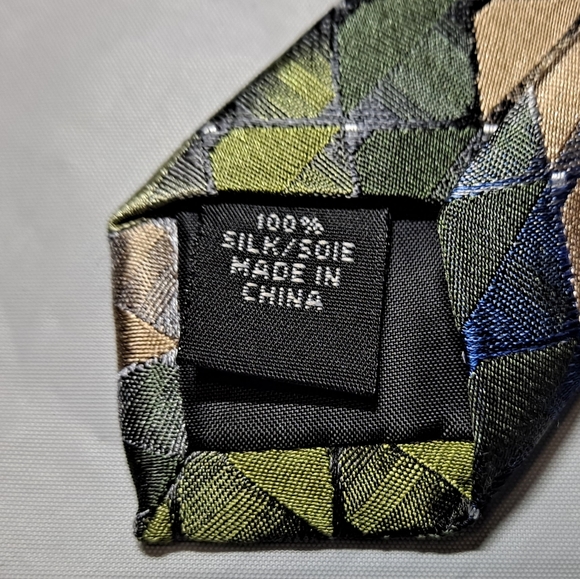 Van Heusen 💯 Silk Men's Necktie 57-60" x 3.25" Geometric Green/Tan/Multi-colors - Picture 7 of 9